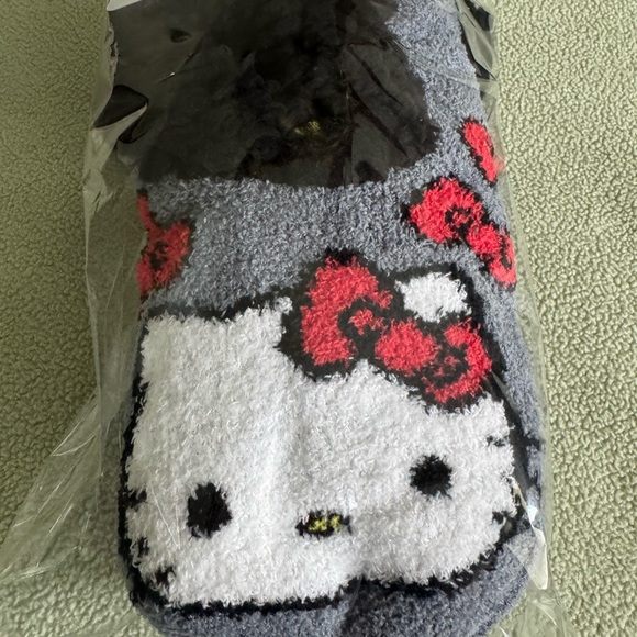 New Hello Kitty Slipper Socks. Shoe sz 4-10 sock sz 9-11 - Picture 3 of 4